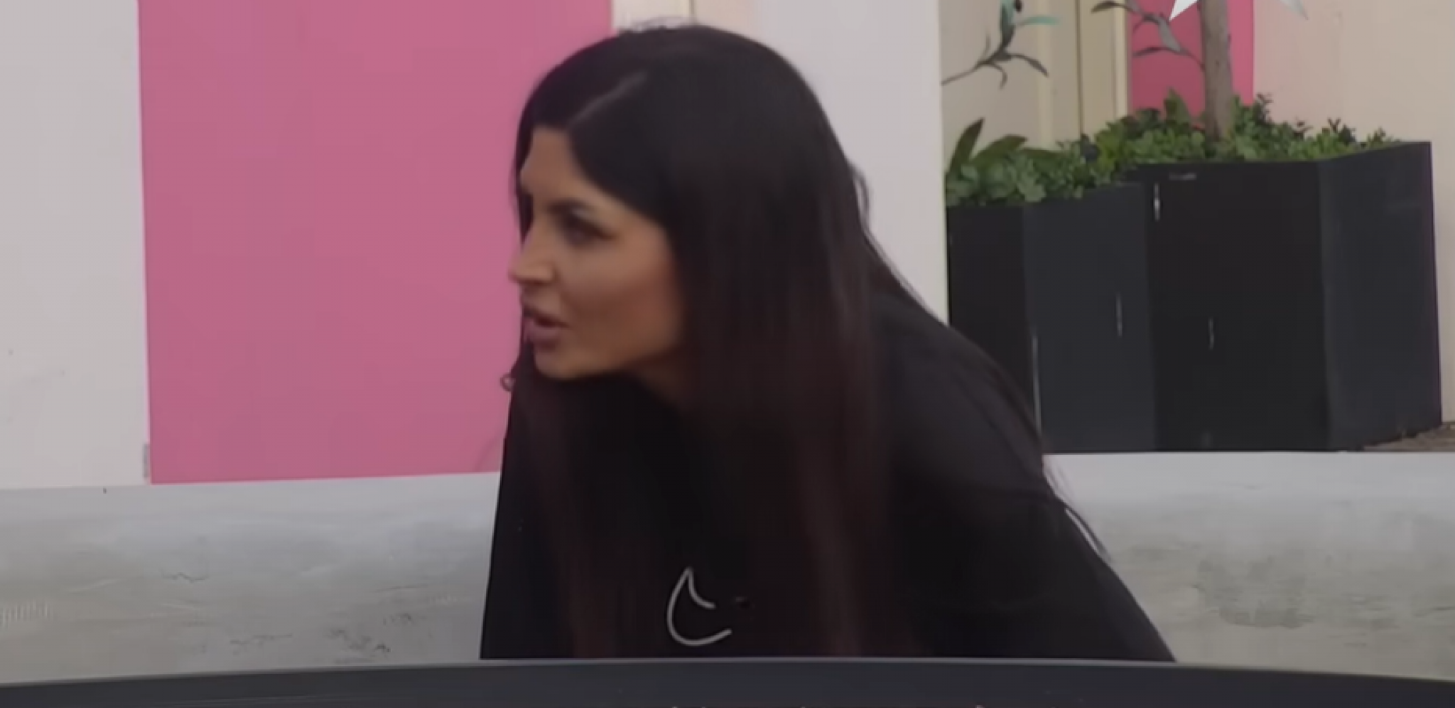 TRAŽI SE HITNA DISKVALIFIKACIJA ZA JELENU MARINKOVIĆ Uhvaćena na delu, evo šta je radila dok su svi bili za crnim stolom!