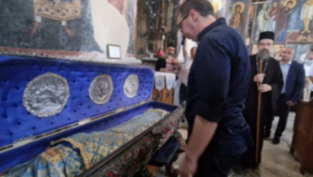 PREDSEDNIK VUČIĆ PRED MOŠTIMA SVETOG SIMEONA Kao i Studenica, Srbija je bila često napadana i rušena (FOTO)