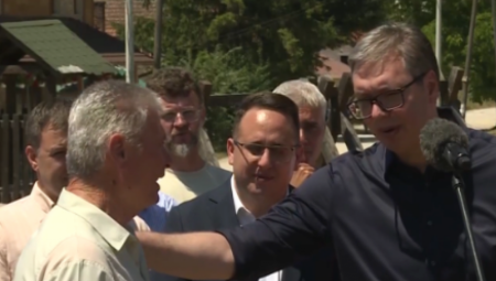 JA SAM STARAČKI, MALO MI SE SIN SEKIRA, ALI DOBRO Vučić u drugarskom razgovoru sa meštanima Rudna