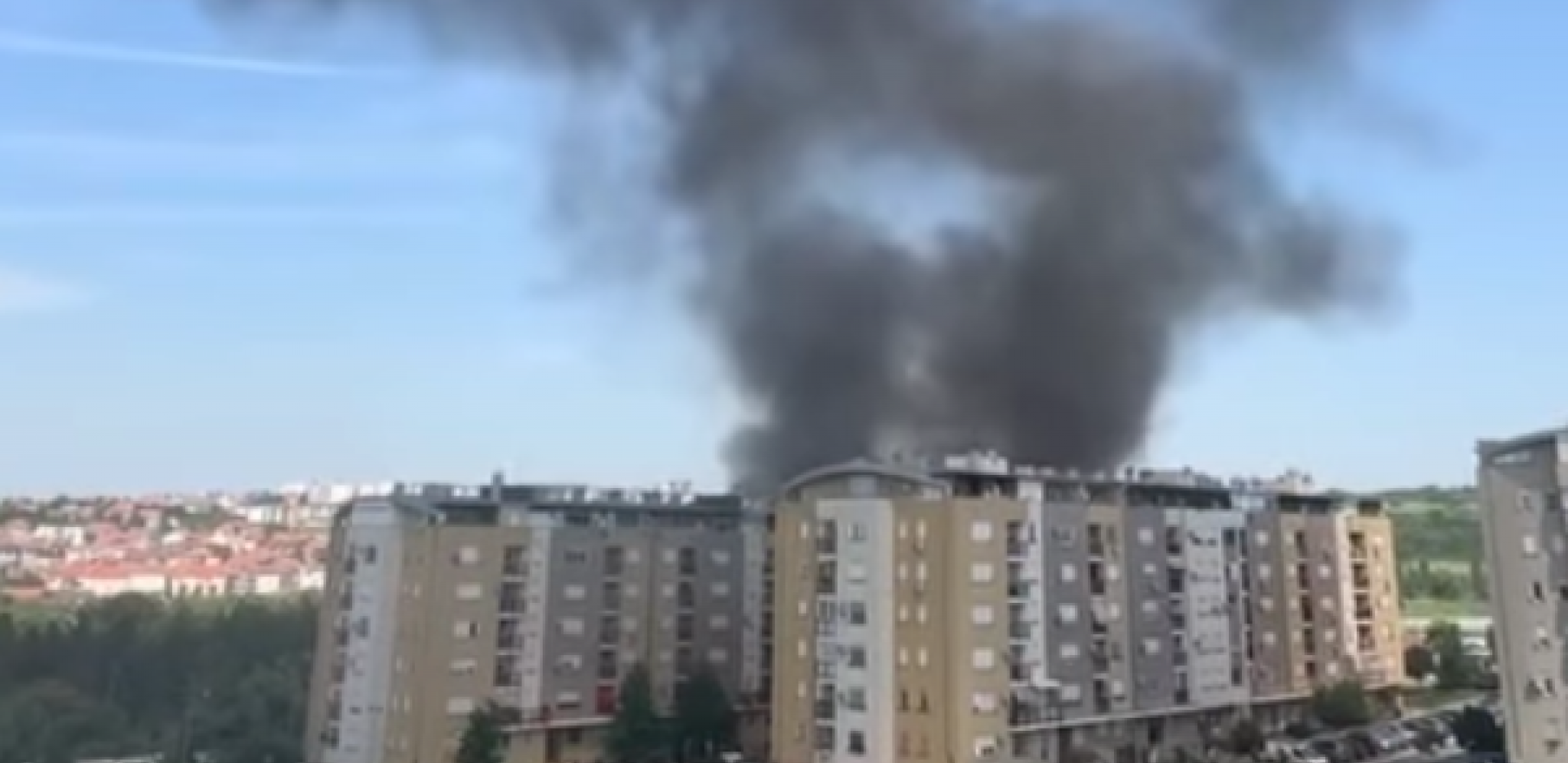 BUKTI POŽAR NA VOŽDOVCU! Crni dim kulja, gori deponija! (VIDEO)