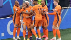 KAKVA BOMBA SIMONSA Evo kako je Holandija povela protiv Engleske u polufinalu EP (VIDEO)