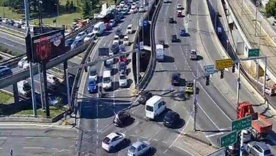 TOTALAN KOLAPS U BEOGRADU, VOZILA MILE, VOZAČI LUDE! Evo kakvo je trenutno stanje!