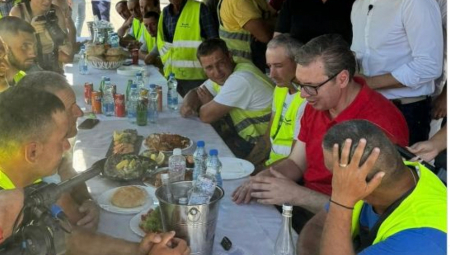 VUČIĆ OBIŠAO GRADILIŠTE EXPO U SURČINU: Srećan sam što imamo ovakve ljude, njihova deca i unuci će pričati i znati da su njihovi očevi i deke pravili istoriju (FOTO)