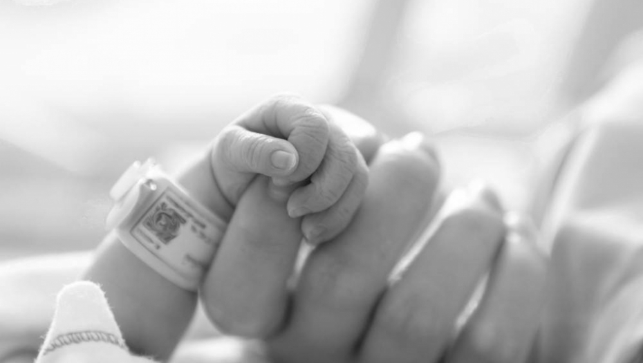 ROĐENA BEBA SA ČETIRI RUKE, ČETIRI NOGE I DVA LICA  Nastao haos u bolnici, lekari su je odmah izneli iz sobe