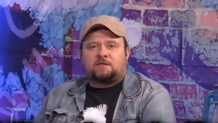 GROZNO, POGLEDAJTE ŠTA RADE ŠOLAKOVE UDARNE PESNICE! Prvo su se obrušili na Vučića i crkvu, a onda i na predsednikovu porodicu! (VIDEO)