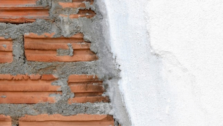 SKIDALA JE STARE TAPETE, PA NAIŠLA NA NEVEROVATNO OTKRIĆE Bivši vlasnik ostavio tajnu poruku na zidu, žena ostala u šoku! (FOTO)