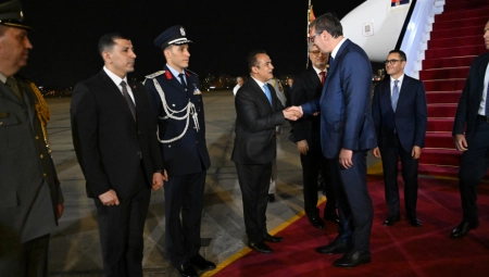 SRBIJA POTPISUJE KLJUČNI SPORAZUM S KAIROM Vučić stigao u Egipat, sastaje se s El Sisijem