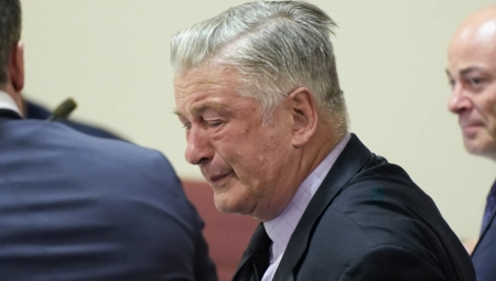 GLUMAC ALEK BOLDVIN OSLOBOĐEN OPTUŽBI ZA UBISTVO IZ NEHATA Glumac briznuo u plač (FOTO/VIDEO)
