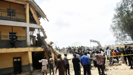 DECA POD RUŠEVINAMA ŠKOLE Učenici stigli na nastavu, a onda je počelo da puca! 22 poginulo na mestu!