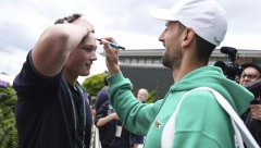 NOLE, AJ MI SE POTPIŠI NA ČELO Takmičenje za najluđeg Đokovićevog navijača je završeno, ovaj momak je pobednik (FOTO)