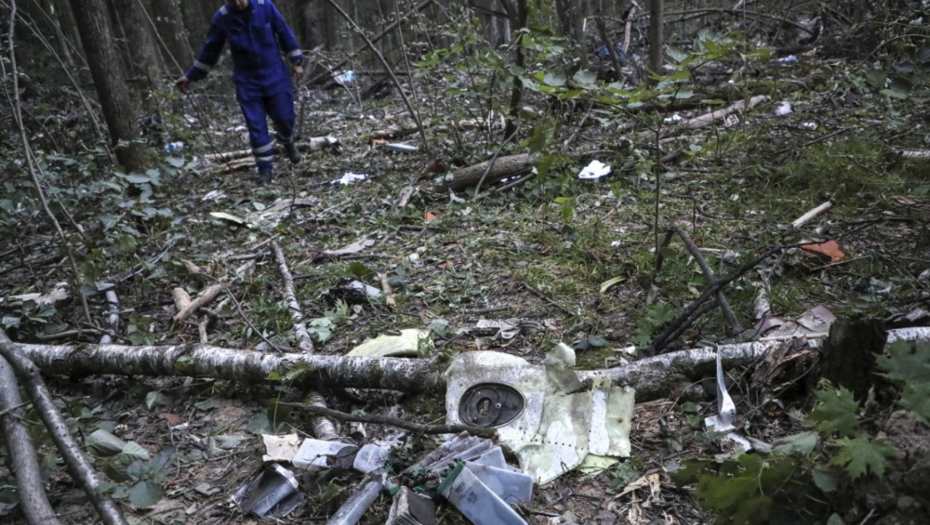 LJUDSKI DELOVI TELA PORED OLUPINE... Nova otkrića na mestu avionske nesreće u Rusiji (FOTO)