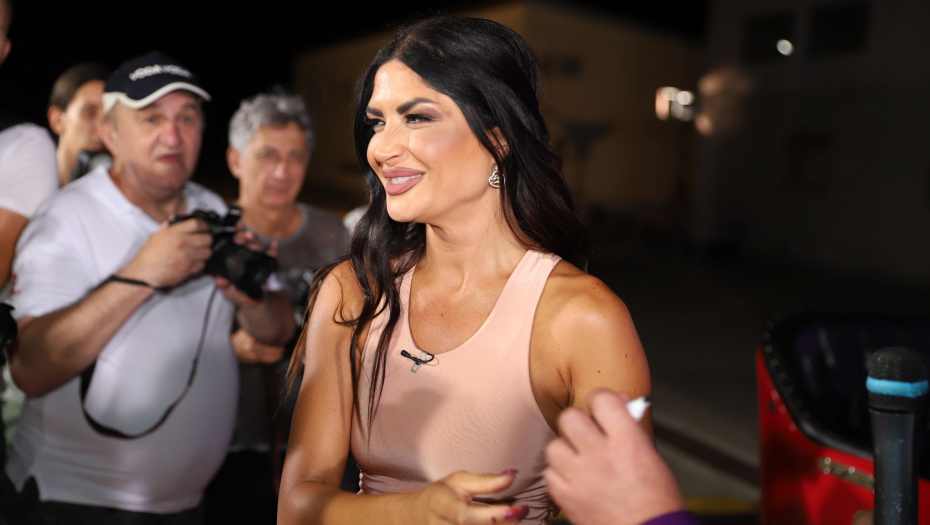 JELENA MARINKOVIĆ DOŽIVELA ŠOK PO IZLASKU IZ ELITE Saznala šta joj se dešava u porodici, plače i sva se trese!