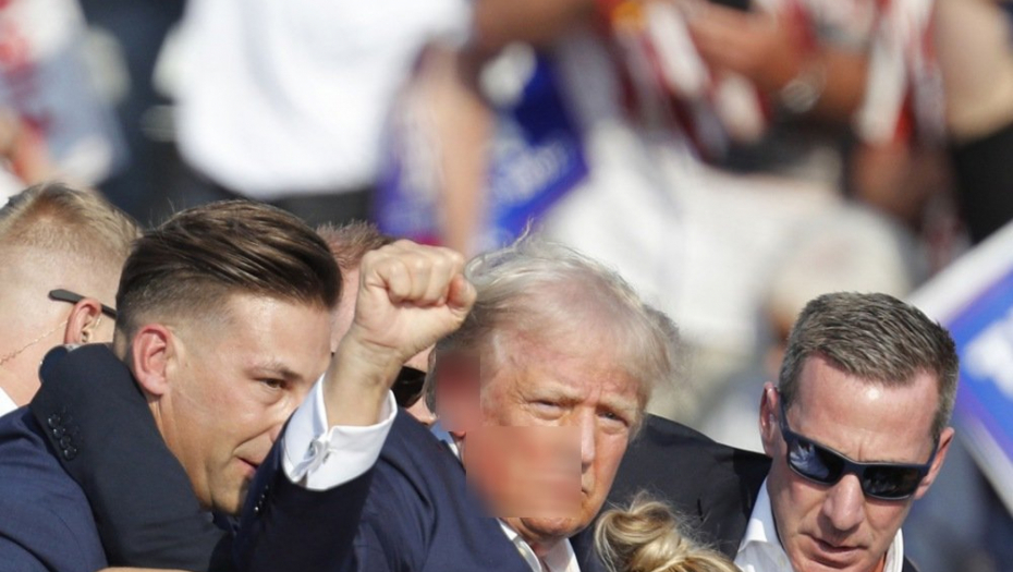 DOK MU KRV CURI IZ UVA, TRAMP PRKOSI PESNICOM! Stravična scena u Americi