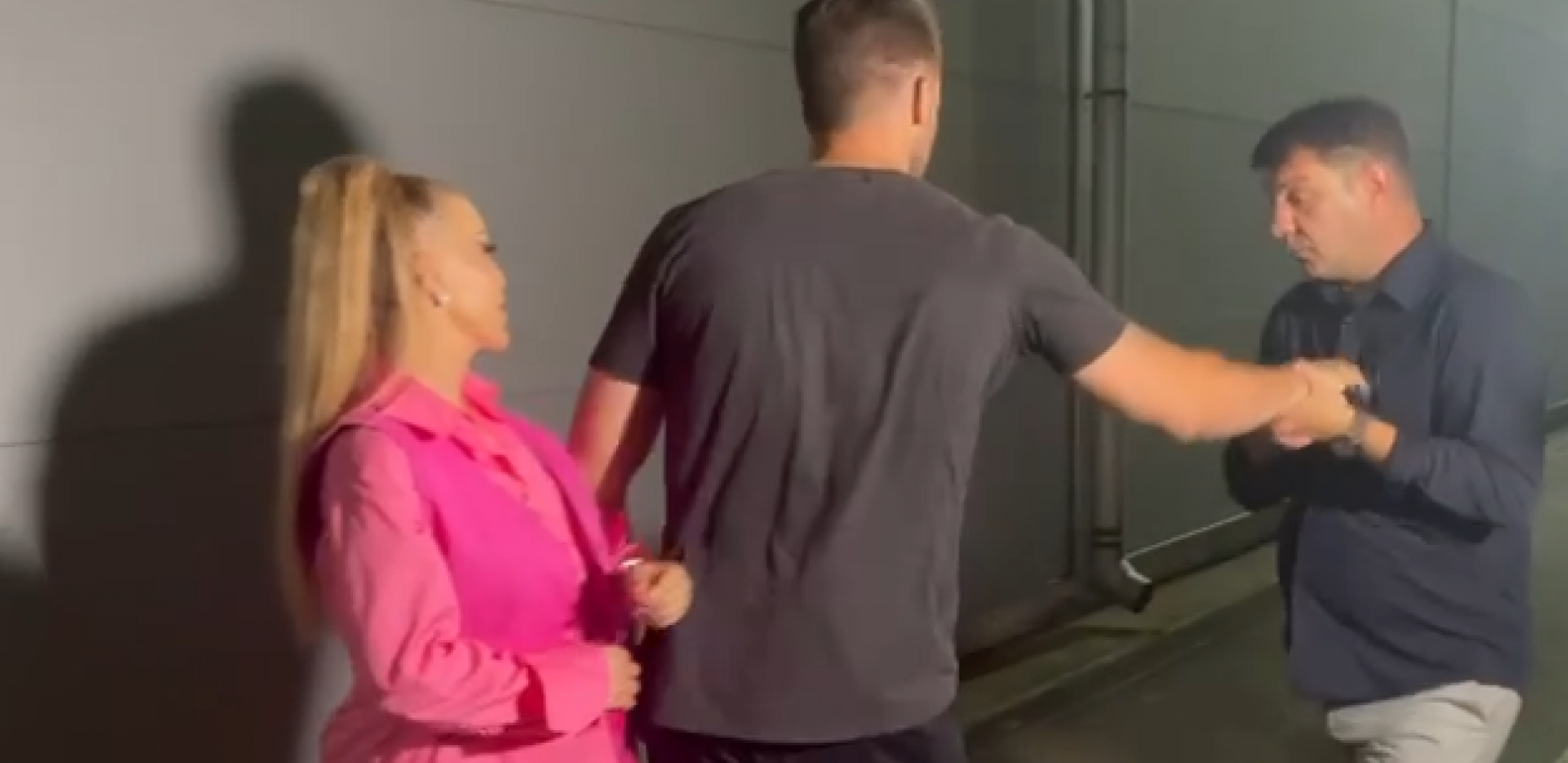POTUKLI SE IVAN MARINKOVIĆ I ŽANA! Neviđeni haos u Šimanovcima, on je gurnuo, obezbeđenje trči da ih razdvoji
