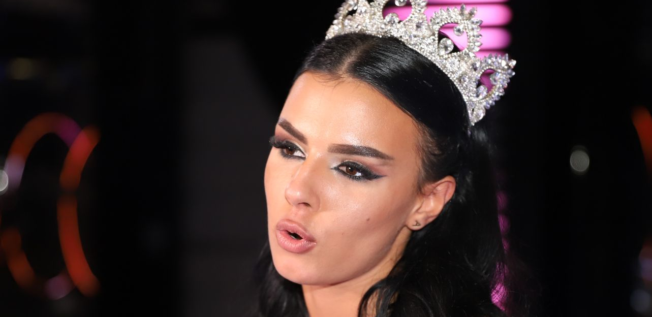 "TUŽIĆU IH SVE" Šok u programu uživo,  gledateljka potkačila Anitu aferom iz hotela, ona joj brutalno odgovorila!