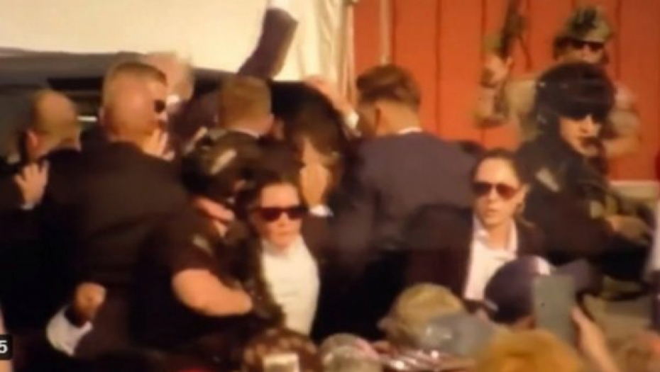POTPUNO SE POGUBILE Trampove telohraniteljke ne znaju šta rade u najkritičnijem trenutku (VIDEO)
