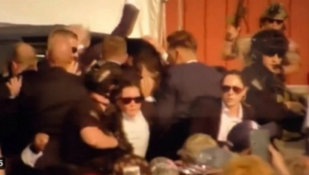 POTPUNO SE POGUBILE Trampove telohraniteljke ne znaju šta rade u najkritičnijem trenutku (VIDEO)