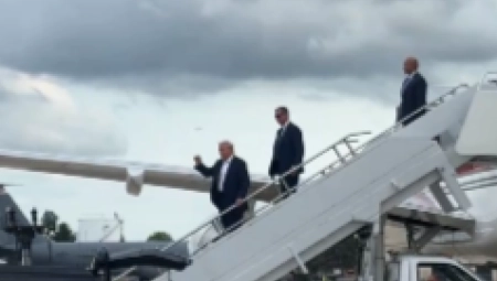 TRAMP STIGAO U MILVOKI Ovo je prvo uradio po izlasku iz aviona (VIDEO)