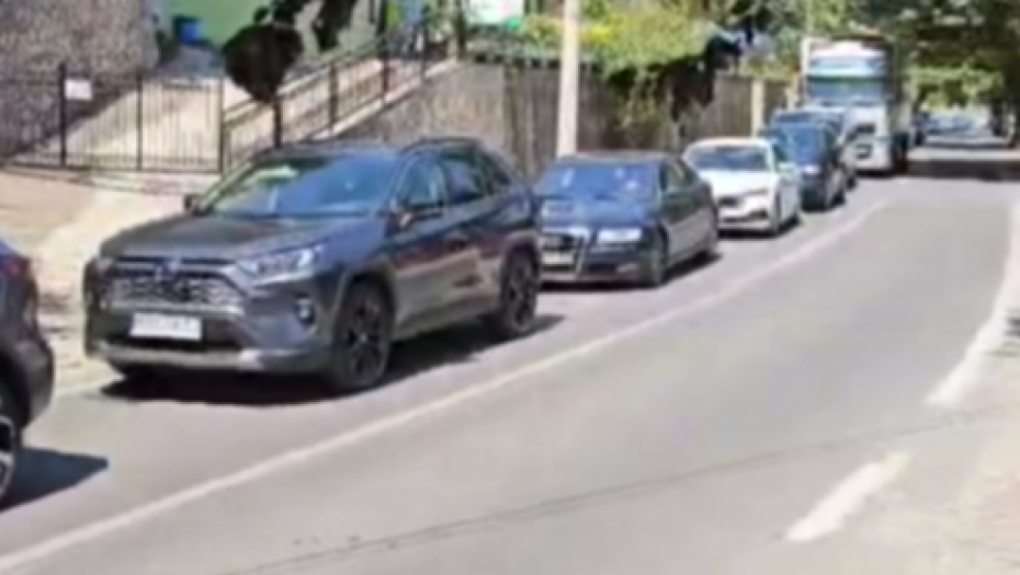 VELIKA GUŽVA NA OVOM GRANIČNOM PRELAZU Formirana kolona od 2 km (VIDEO)