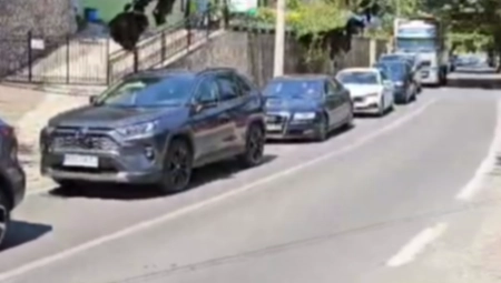 VELIKA GUŽVA NA OVOM GRANIČNOM PRELAZU Formirana kolona od 2 km (VIDEO)