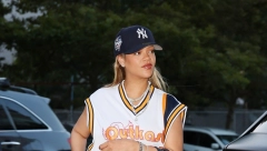 PANTALONE KAO NJENE ZA SAMO 1790 DINARA I TO SA MUŠKOG ODELJENJA? Rijana u kombinaciji koja nije za sve žene, samo za najhrabrije