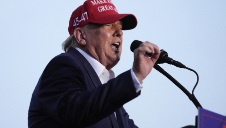 JEDNA MILISEKUNDA I TRAMP BI BIO MRTAV Ovo mu je spasilo život, da se nije okrenuo, metak bi OVUDA prošao i ubio ga (FOTO)