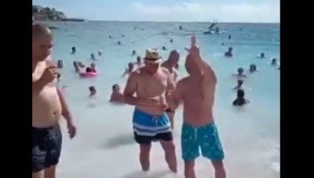 ''OD PLAŽE NAPRAVE SVINJAC, SRBUJU GDE GOD STIGNU''! Hrvatima smeta što se Srbi provode na crnogorskom primorju, video sa turistima pokrenuo BURU na društvenim mrežama! (VIDEO)