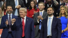 POJAVILE SE SKANDALOZNE FOTOGRAFIJE: Trampov kandidat za potpredsednika uhvaćen obučen kao ŽENA (FOTO)