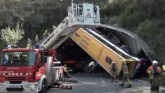 PREVRNUO SE AUTOBUS NA ULASKU U TUNEL Jezive scene, desetine povređenih (VIDEO)