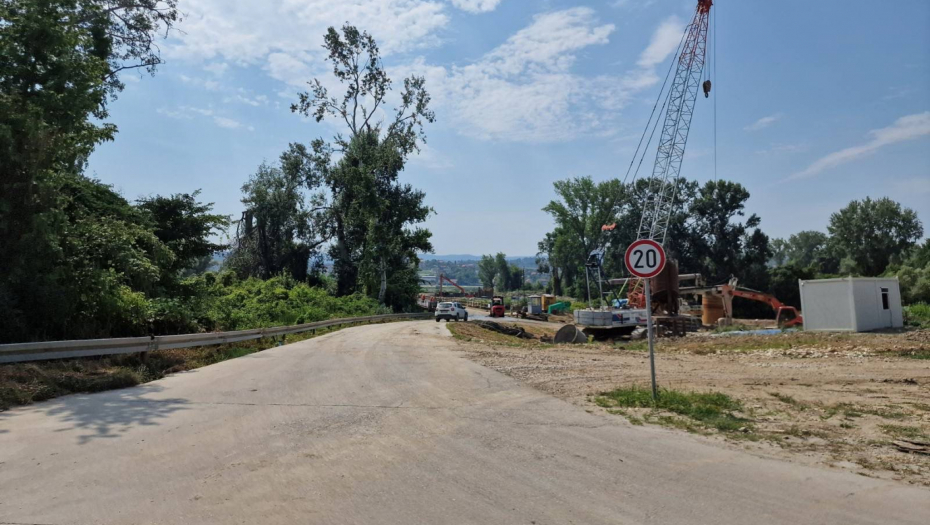 PRVE FOTOGRAFIJE SA MESTA GDE JE POGINUO RADNIK! Nesrećni čovek s mosta upao u vodu (FOTO)
