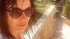 SKINULA SE SLOBODA MIĆALOVIĆ Glumica u izazovnom izdanju, istakla grudi u prvi plan