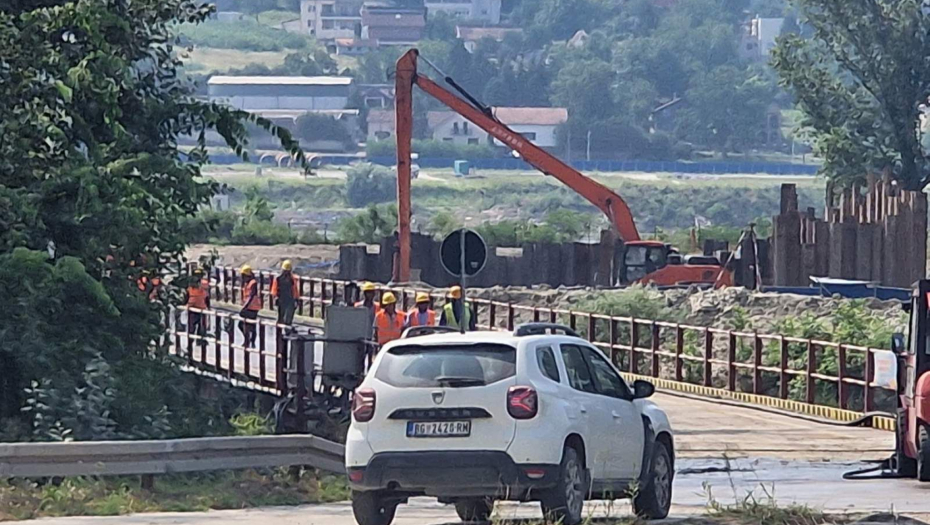 DETALJI JEZIVE TRAGEDIJE U NOVOM SADU! Radnik pao s mosta u korito za pobijanje šipova