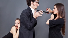 SAZNALA DA JE MUŽ VARA SA KOMŠINICOM Usledila je paklena osveta, uzela makaze i krenula da seče! (VIDEO)