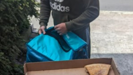 BEZOBRAZLUK PICERIJE PREŠAO SVE GRANICE Naručio hranu, a dobio praznu kutiju i otpad - fuj! (FOTO)