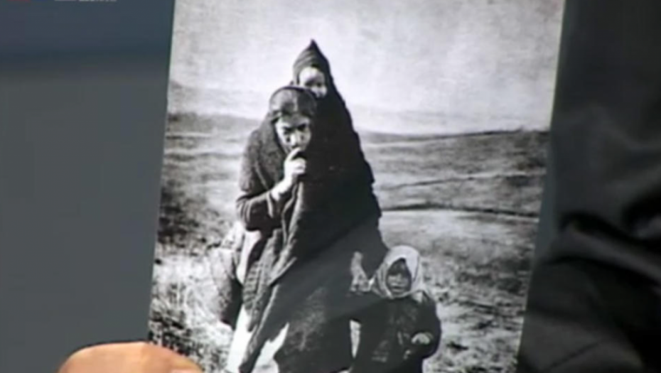 MILICA NOSI DECU I BEŽI OD USTAŠKOG NOŽA! Ovu sliku VIDELI STE SVI, ali BOL koju ona nosi svaki Srbin MORA da zna (FOTO)