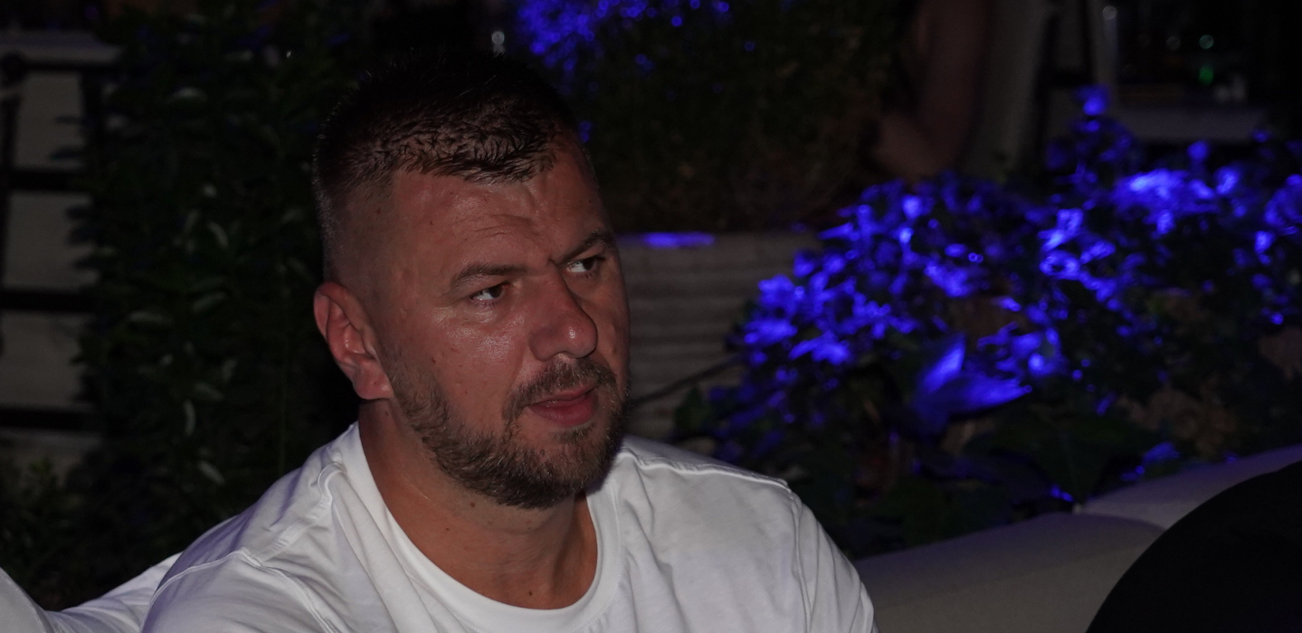"SRAM TE BILO!" Janjuš uhvaćen u noćnom provodu, saznalo se i ko mu je pravio društvo!