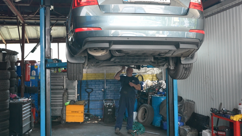 ZBOG VISOKIH TEMPERATURA, AUTO MOŽE DA SE ZAPALI: Automehaničar o važnosti servisa vozila pre odmora