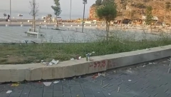 LETUJETE NA OVOM DELU CG PRIMORJA? RAZMISLITE OPET  Snimak prikazao stravičnu istinu: "Grad je NENORMALNO prljav" (VIDEO)