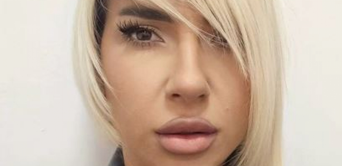 JOVANA NA KONJU OGRNUTA SRPSKOM ZASTAVOM! Voditeljka novim snimkom podigla prašinu, svi pričaju o ovome