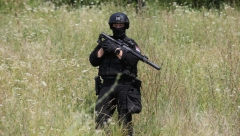 PUCNJAVA NA ADMINISTRATIVNOJ LINIJI SA KIM Policija hitno reagovala  te je u akciji zaplenjen jedan automobil