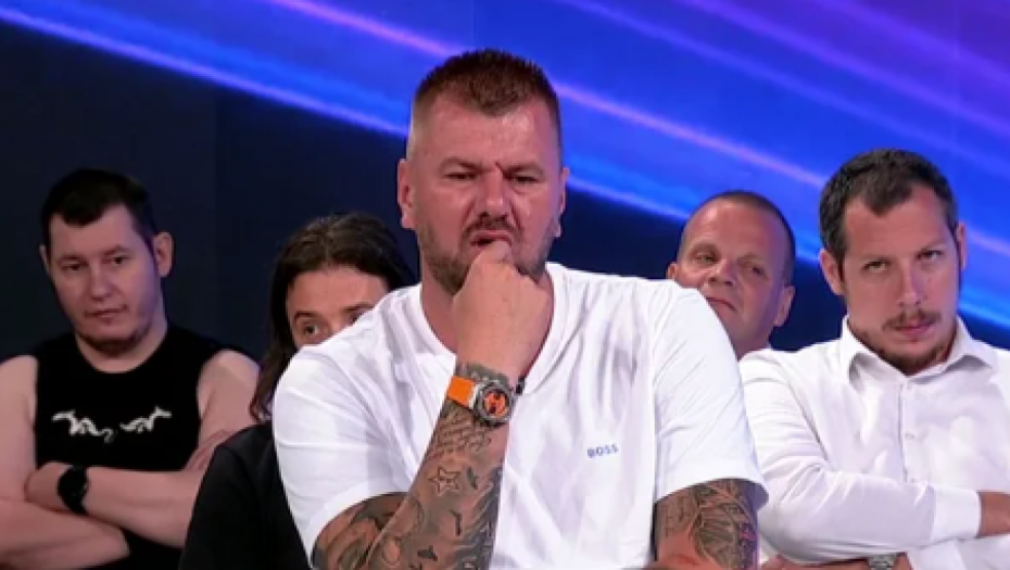 "JANJUŠ SE VRATIO KOCKI, IZGUBIO 10.000 EVRA" Uhvaćen dok izlazi iz kladionice, odmah nakon Elite se vratio starom poroku