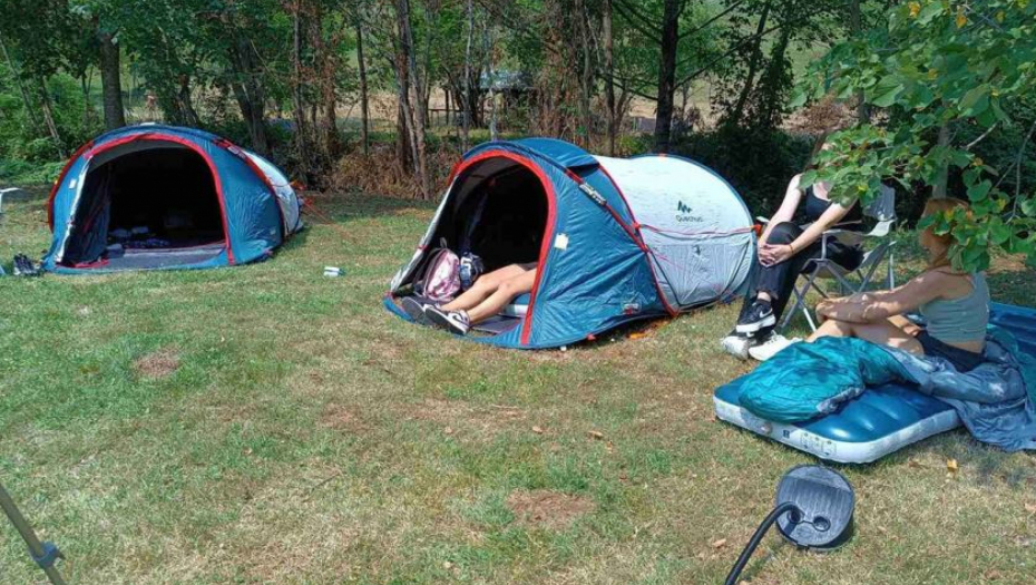 PRAVI TURISTIČKI DRAGULJ MOKRE GORE! Eko-kamping zaživeo u zapadnoj Srbiji, Lokomotiva je primila svoje prve goste!