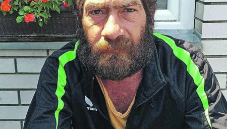 ALEKSA (2) SE UDAVIO ČEPOM, OTAC HTEO DA SE BACI POD VOZ Misteriozna smrt dečaka u hraniteljskoj porodici