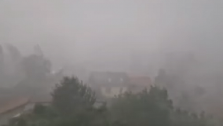 APOKALIPTIČNA SCENA SNIMLJENA U ZAJEČARU Snimak nevremena kao iz horor filmova, snažna buka, VETAR SVE BACA OKOLO (VIDEO)