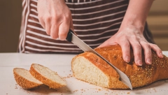 BAJAT HLEB ĆE PONOVO BITI SVEŽ Uz ovaj provereni trik će omekšati za samo 5 minuta!