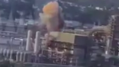 NAPAD NA NAJVEĆU RUSKU NAFTNU RAFINERIJU Najmanje 5 osoba je povređeno (VIDEO)