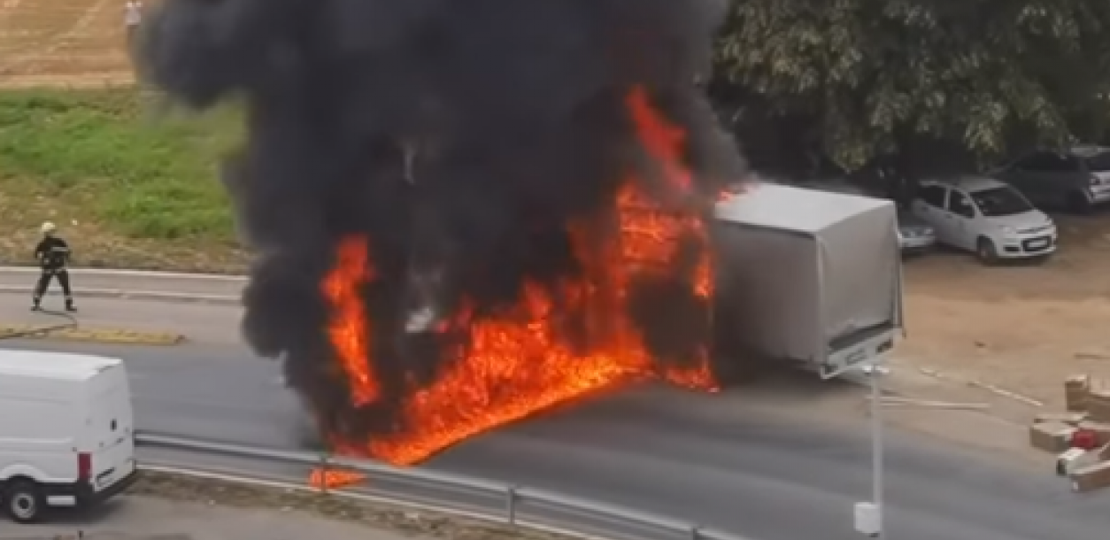KARAMBOL POSLE SUDARA KAMIONA i AUTOBUSA U TEMERINU Nastao zastoj saobraćaja