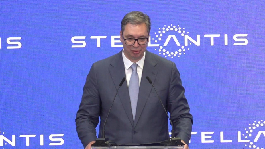 "HOĆEMO DA IMAMO I NASLEDNIKE PANDE" Predsednik Vučić se obratio u Kragujevcu: Za 5 godina u Evropi neće točiti benzin i dizel, voziće se električni automobili  (VIDEO)