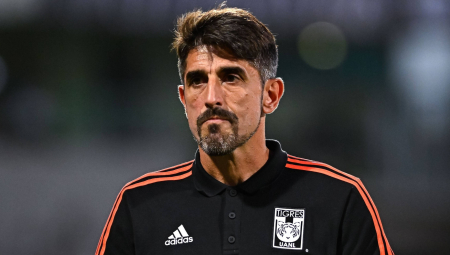 BIO JE KANDIDAT DA ZAMENI PIKSIJA, A SADA... Paunović prvi na tabeli u Americi, niko mu ne može ništa