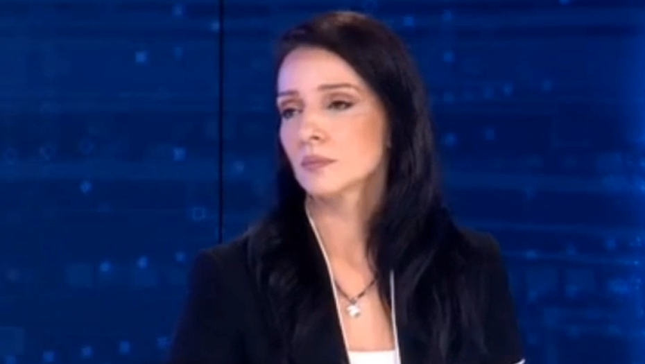 MARINIKA DOŽIVELA PRAVI DEBAKL Voditelj zbog izrečenih nebuloza lupio rukom o sto